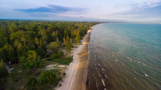 kuvapankkikuvat ja rojaltivapaat kuvat aiheesta ilmakuva wasagan rannalle - georgian bay