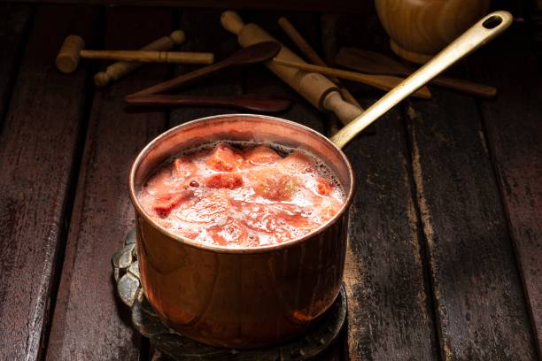 istock Guava cooking in water 1346809037
