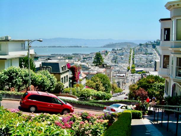 istock San Fransisco / Lombard Street 1346831891