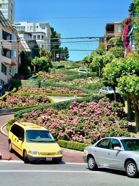 istock San Fransisco Lombard Street 1346831900
