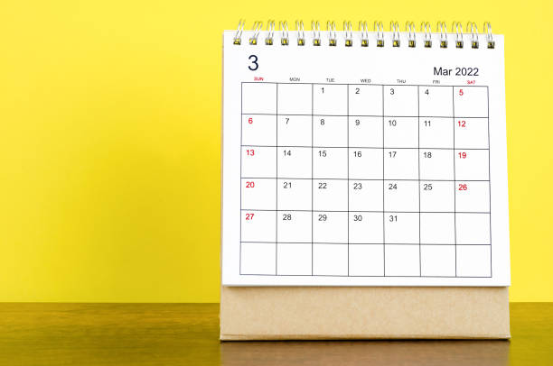 istock March 2022 desk calendar with yellow background 1346871711