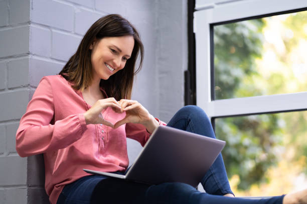 istock Online Dating Video Conference 1346932904
