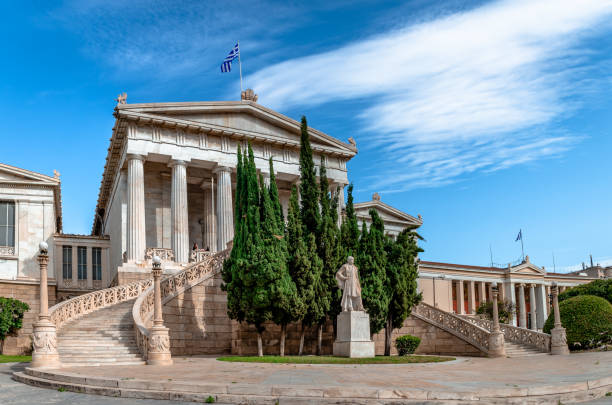 национальная библиотека греции, она же здание валлианос, на ул. панепистимиу, афины, греция. - athens academy стоковые фото и изображения