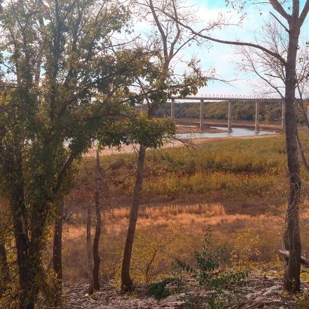 istock Autumn in Iowa 1346972523