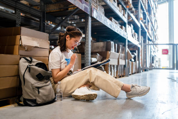 student taking study break at work - night school imagens e fotografias de stock