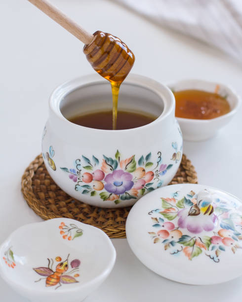 istock Pot of honey 1347032597