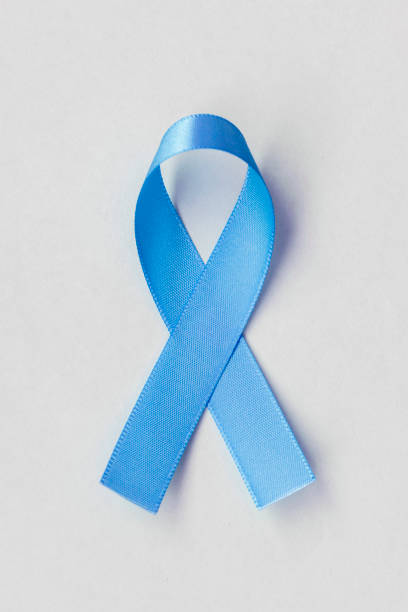 fita de prevenção do câncer de próstata azul. novembro azul. saúde dos homens - novembro azul - fotografias e filmes do acervo