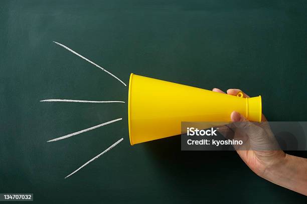 Foto de Megafone Com Mão Contra O Quadronegro e mais fotos de stock de Megafone - Megafone, Amarelo, Mão humana