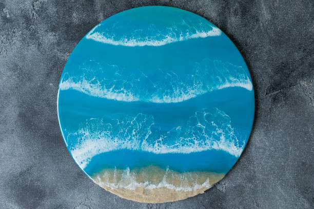 灰色の背景に青い海の波とビーチと樹脂アート絵画。エポキシアート - paintings art painted image space ストックフォトと画像