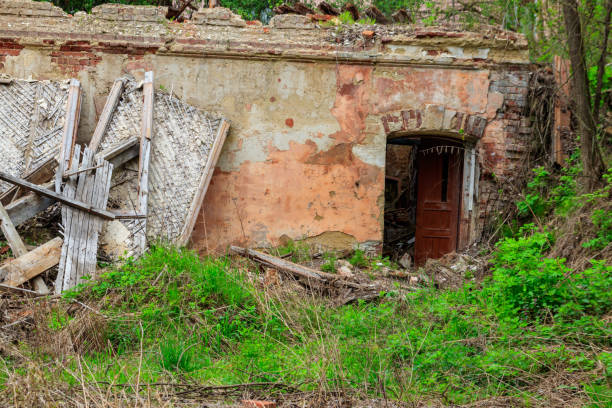 istock The ruins of a destroyed building 1347097054