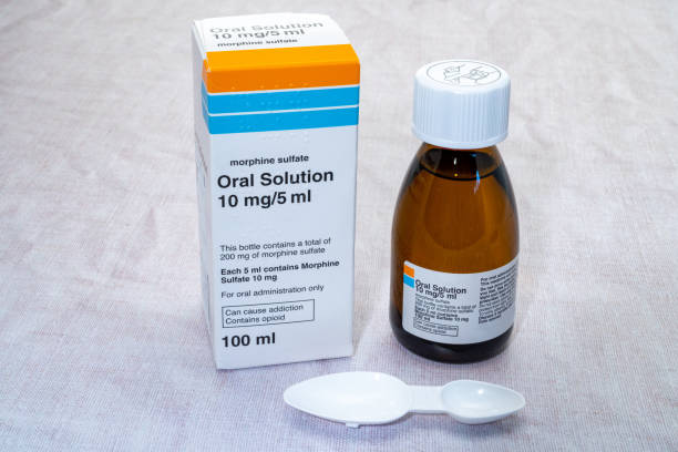 frasco genérico de morfina oral - morfina medicamento fotos fotografías e imágenes de stock