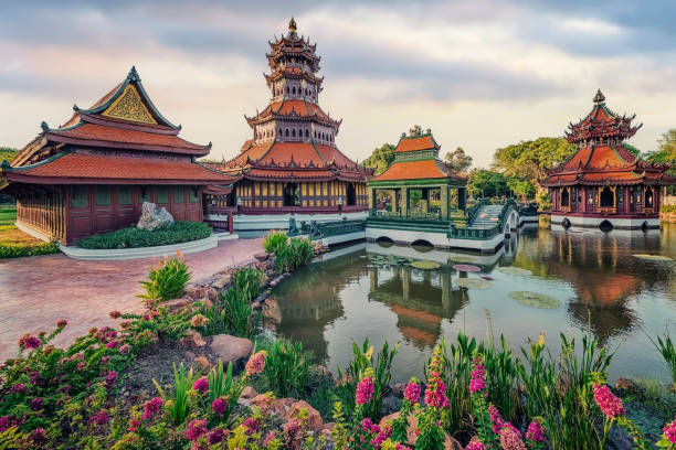 cidade antiga em samut prakan - sanphet palace - fotografias e filmes do acervo