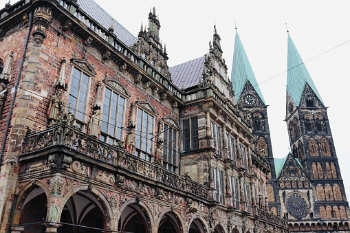 ブレーメンのレンガ造りのゴシック様式の市庁舎とロマネスク様式の大聖堂 ブレーメンのストックフォトや画像を多数ご用意 ブレーメン, 15
