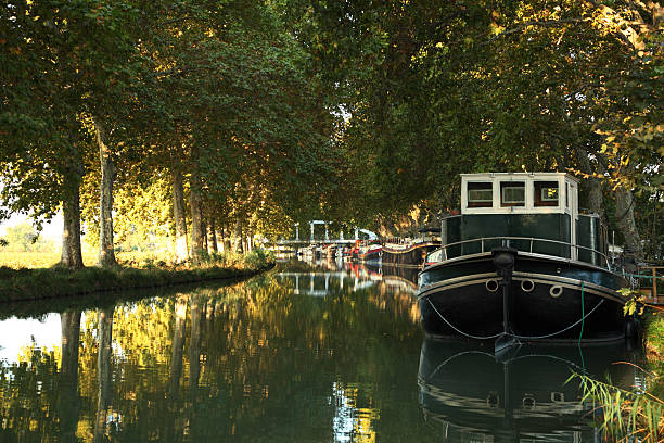 Canal du Midi, France House boat at the Canal du Midi in Southern France beziers stock pictures, royalty-free photos & images
