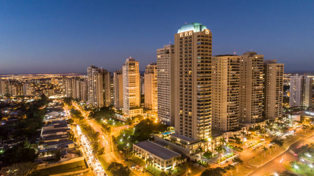 avenida professor joão fiúza, the most famous avenue in ribeirão preto, são paulo - são imagens e fotografias de stock