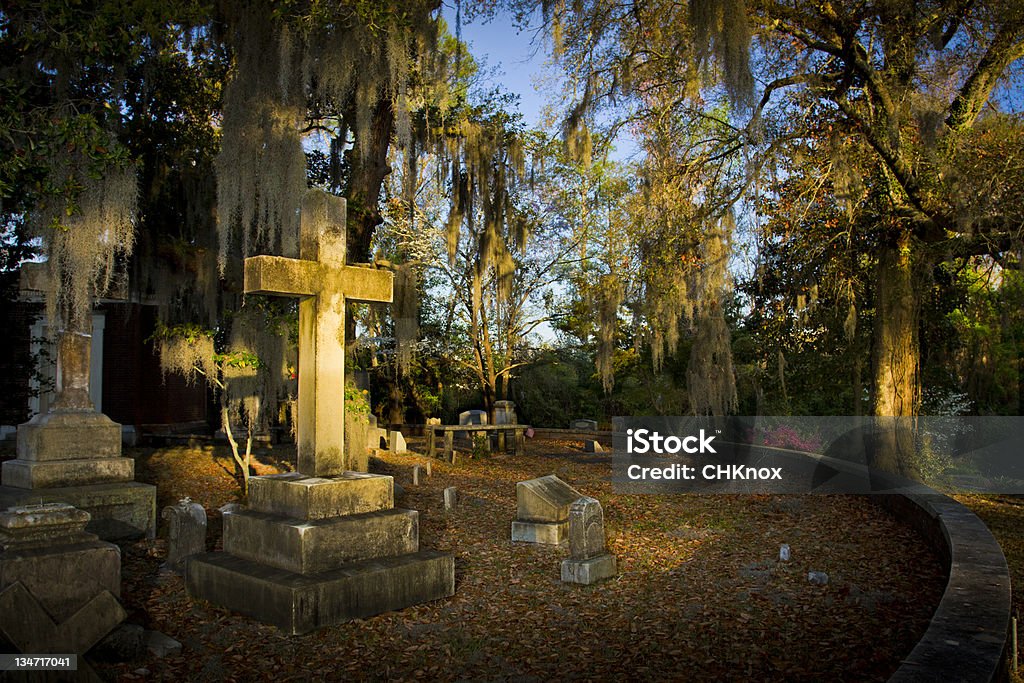 Крест Gravestone в Graveyard-WS - Стоковые фото Северная Каролина - штат США роялти-фри