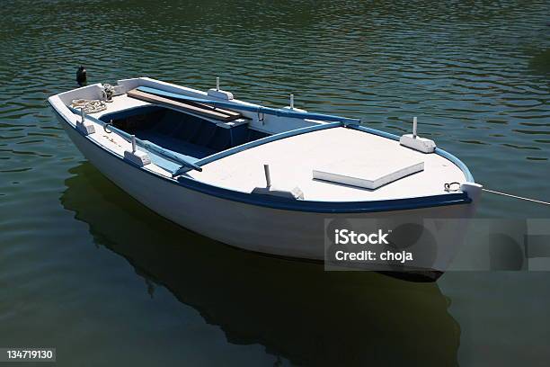 Foto de Barco De Pesca e mais fotos de stock de Azul - Azul, Barco a remo, Barco pesqueiro