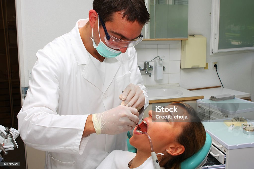 Joven hermosa mujer en el dentista - Foto de stock de Adulto libre de derechos