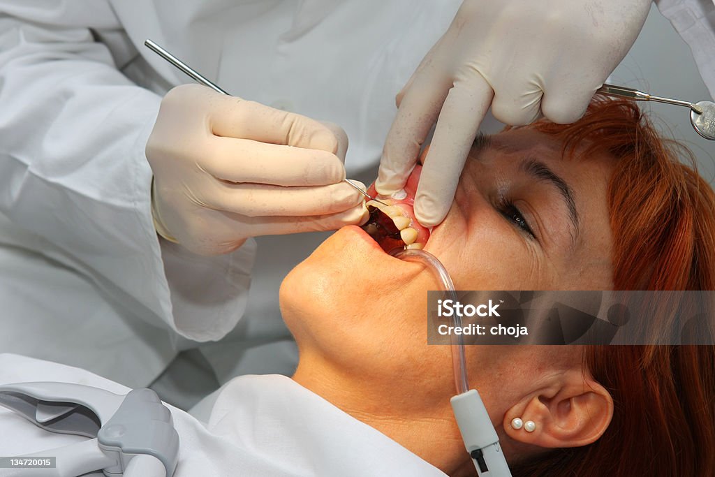 Dentiste au travail - Photo de Adulte libre de droits