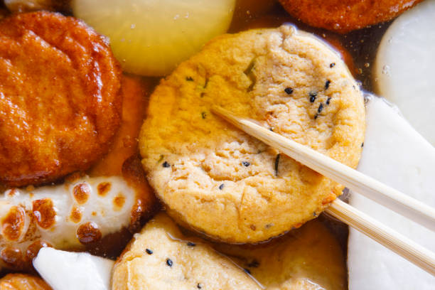 Grind the fish meat to make the filling. It is often cooked in cold weather.