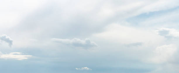 пастелю-голубой фон неба - 1 2 months стоковые фото и изображения