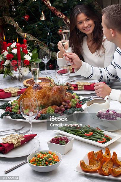 Turquía La Cena De Navidad Foto de stock y más banco de imágenes de Adorno de navidad - Adorno de navidad, Adulto, Adulto joven