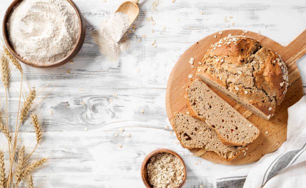 irlandzki chleb sodowy mąka pełnoziarnista - brown bread zdjęcia i obrazy z banku zdjęć