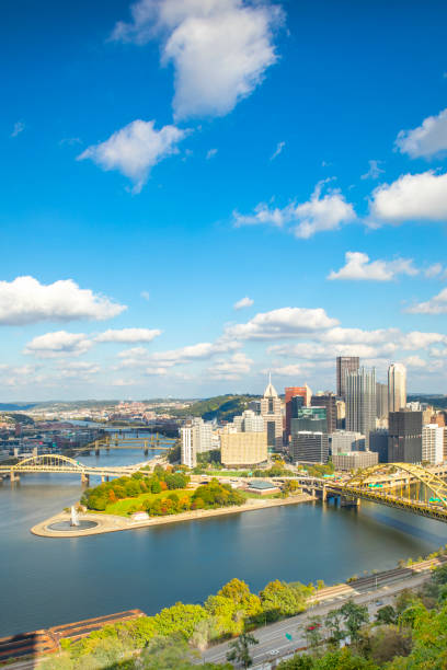 istock Pittsburgh Pennsylvania in Early October 1347263141