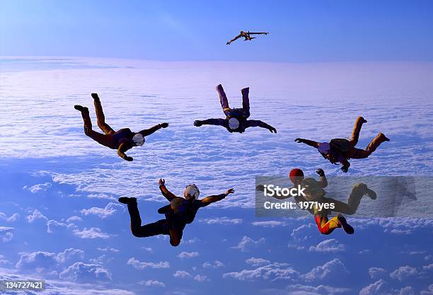 Deportes En Sky Foto de stock y más banco de imágenes de Equipo deportivo - Equipo deportivo, Paracaidismo, Adulto