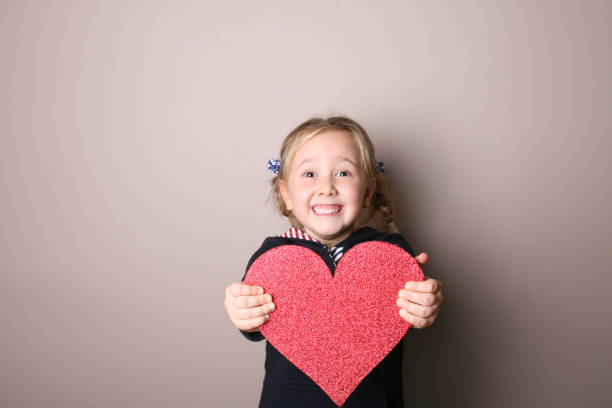 little girl （クリッピングパス - heart shape child human hand childhood ストックフォトと画像