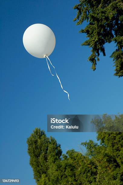 Está De Globo Foto de stock y más banco de imágenes de Globo - Decoración - Globo - Decoración, Liberar, Blanco - Color