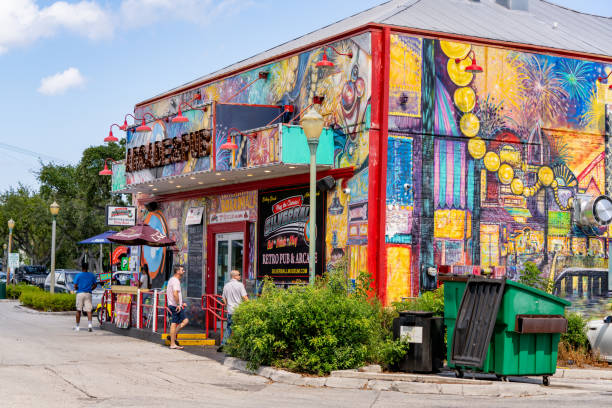 Photo of Silverball Retro Arcade Delray Beach, FL, USA - October 17, 2021: Photo of Silverball Retro Arcade delray beach fl stock pictures, royalty-free photos & images