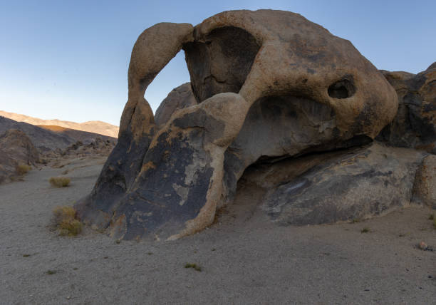 istock Cyclops arch in Alabama Hills 1347389394