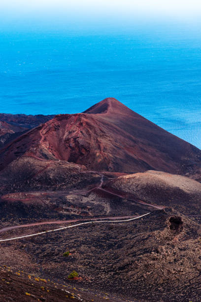 teneguia vulkan schlackenkegel auf der insel la palma - cinder cone stock-fotos und bilder