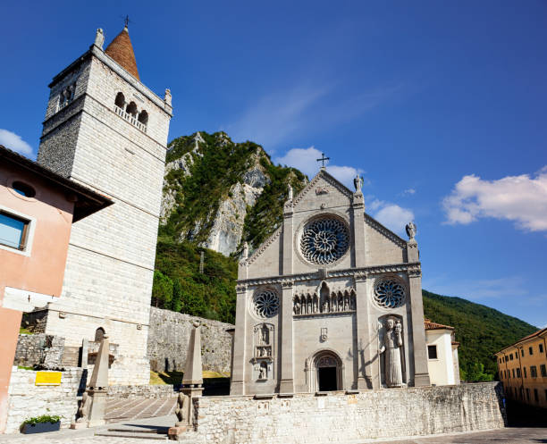 View of the fourteenth century cathedral, or duomo, in Gemona del Friuli, Friuli-Venezia Giulia. View of the fourteenth century cathedral, or duomo, in Gemona del Friuli, Friuli-Venezia Giulia. The church is called the Duomo di Santa Maria Assunta, or the Assumption of Mary gemona del friuli stock pictures, royalty-free photos & images