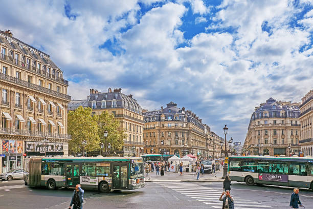 parigi - transportation bus mode of transport public transportation foto e immagini stock