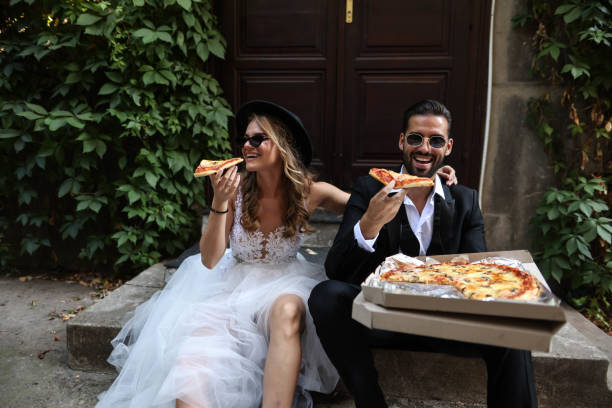 bride and groom on a wedding day - newlywed imagens e fotografias de stock