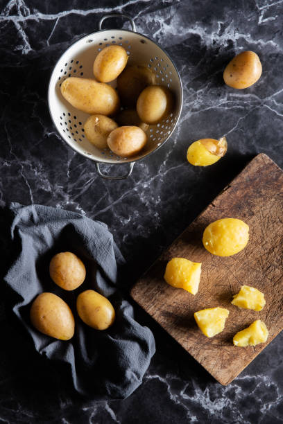 삶은 감자 - new potato raw potato freshness organic 뉴스 사진 이미지