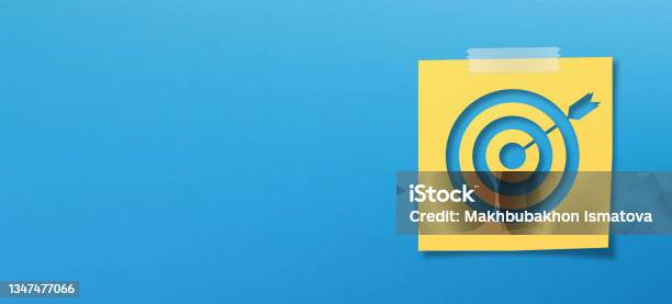 Target Yellow Note Yellow Sticky Note Paper And Target Sign With Copy Space On Panoramic ...