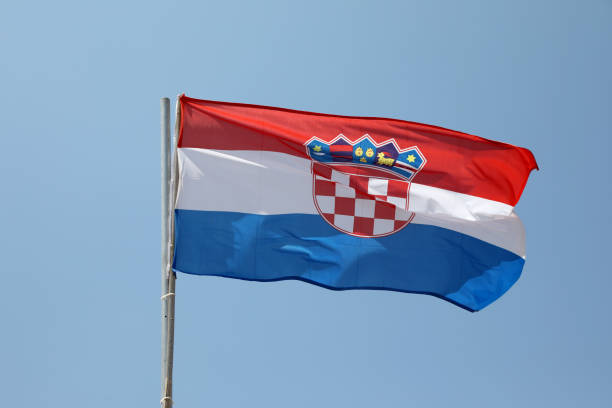 bandera de croacia ondeando - croatian flag fotografías e imágenes de stock