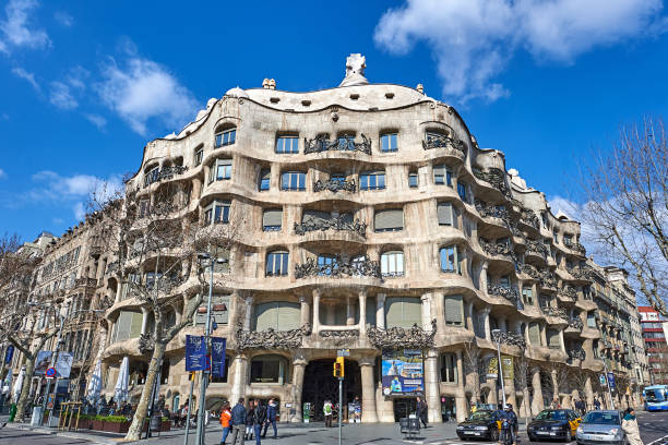 casa mila, barcelona, espanha - barcelona la pedrera spain catalonia - fotografias e filmes do acervo