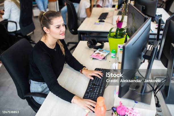 Woman Buying Desktop In Store Stock Photo - Download Image Now - Computer Store, Desktop PC, Store - iStock
