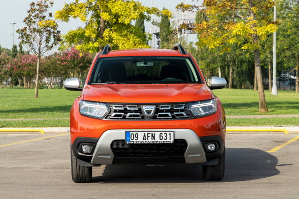 dacia duster - dacia fotografías e imágenes de stock