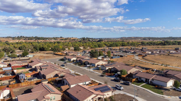 istock Aerial Neighborhood POV 1347551221