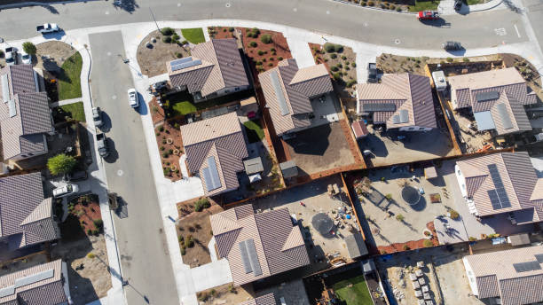 istock Aerial Neighborhood POV 1347551277