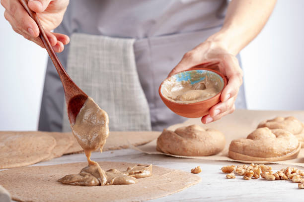 pastelería turca hecha con pasta de tahini - peanut bowl nut circle fotografías e imágenes de stock