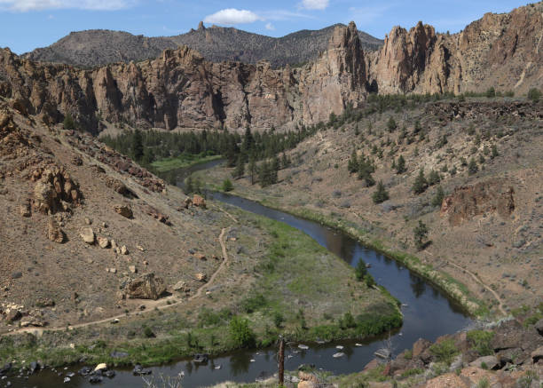 istock Crooked River as it winds through Smith Rock State Park, Oregon 1347576469
