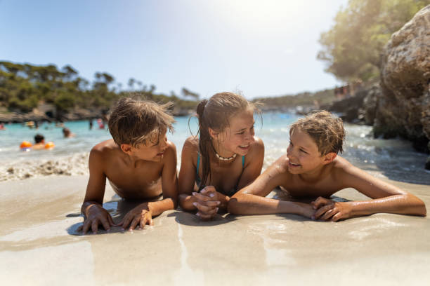 Kids having fun in the beautiful cove on the shores of Majorca, Spain Brothers and sister are having fun in the sea. Kids are lying on front on the sand in the beautiful cove on the shores of Majorca, Spain
Sunny summer day.
Canon R5 13 14 years child teenage girls lying down stock pictures, royalty-free photos & images