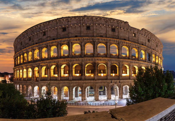 日没時のコロッセオの美しい景色,ローマ,イタリア - coliseum rome roma province roman ストックフォトと画像
