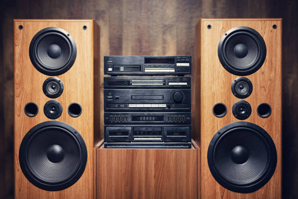 retro tiered stereo system i drewniane głośniki - stereo zdjęcia i obrazy z banku zdjęć